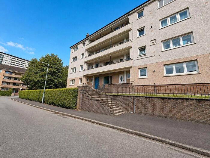 3 Bedroom Flat For Sale In Thornwood Road, Thornwood, G11