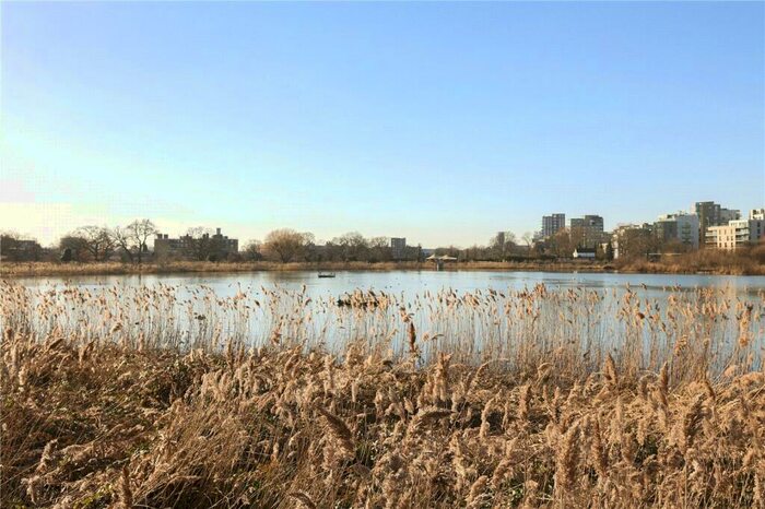 2 Bedroom Apartment For Sale In Skylark Point, Newnton Close, London, N4