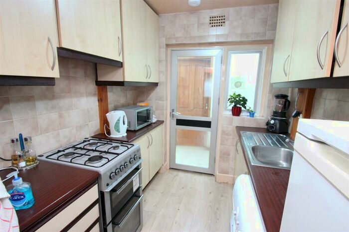 4 Bedroom House To Rent In Grovelands Road, OX3