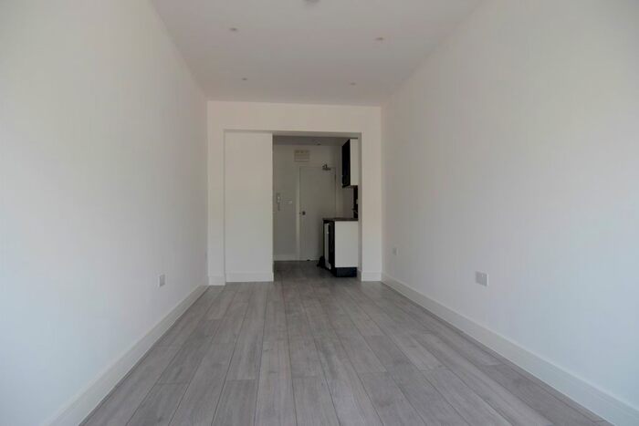 Studio To Rent In Keith Way, Southend On Sea, Essex, SS2