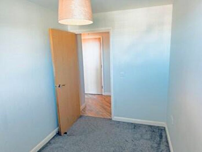 3 Bedroom Flat To Rent In Kennet Street, RG1