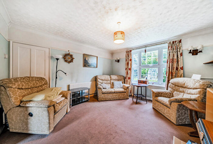 3 Bedroom End Of Terrace House For Sale In Central Road, Morden, SM4