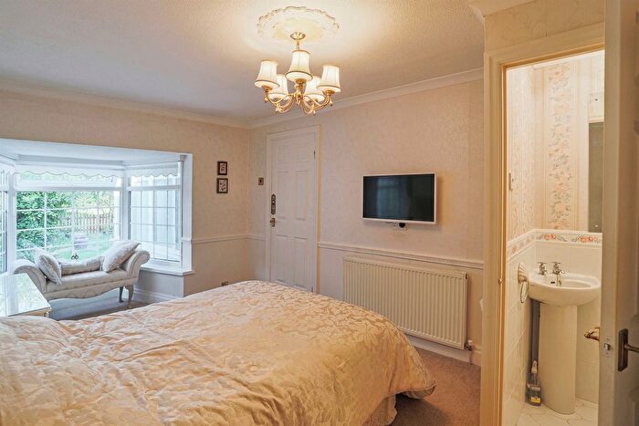 2 Bedroom Detached Bungalow For Sale In Rockingham Close, Leeds, LS15