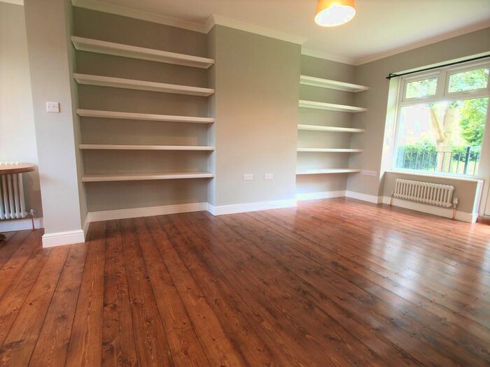 3 Bedroom Flat To Rent In St John's Court, Queens Drive, Finsbury Park, N4