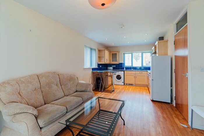 2 Bedroom Flat To Rent In Barnsdale Close, Loughborough, LE11
