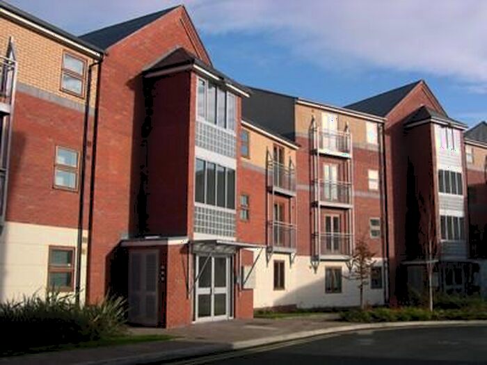 2 Bedroom Flat To Rent In Albert Road, Tamworth, Staffordshire, B79