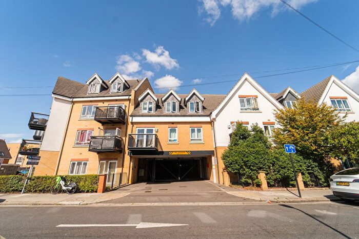 1 Bedroom Flat For Sale In Featherstone Court, Featherstone Road, Southall, Middlesex, UB2