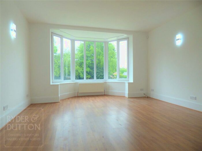 4 Bedroom Semi-Detached House To Rent In Thornham New Road, Castleton, Rochdale, OL11
