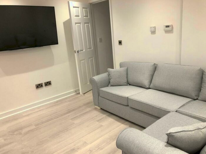 6 Bedroom Terraced House To Rent In Dawlish Road, Selly Oak, Birmingham, West Midlands, B29