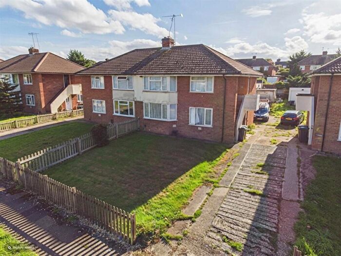 2 Bedroom Maisonette For Sale In Taff Way, Tilehurst, Reading, RG30