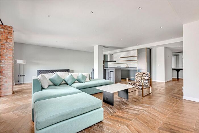 3 Bedroom Flat To Rent In Switch House West, Battersea Power Station, SW11