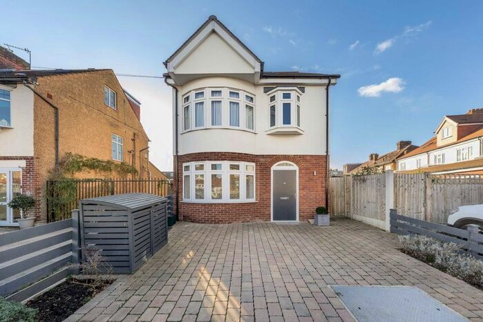 4 Bedroom Detached House To Rent In Monkleigh Road, Morden, SM4