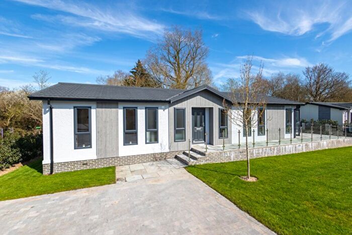 2 Bedroom Park Home For Sale In A Walnut Tree Farm Benham Lane, Riseley, Reading, RG7