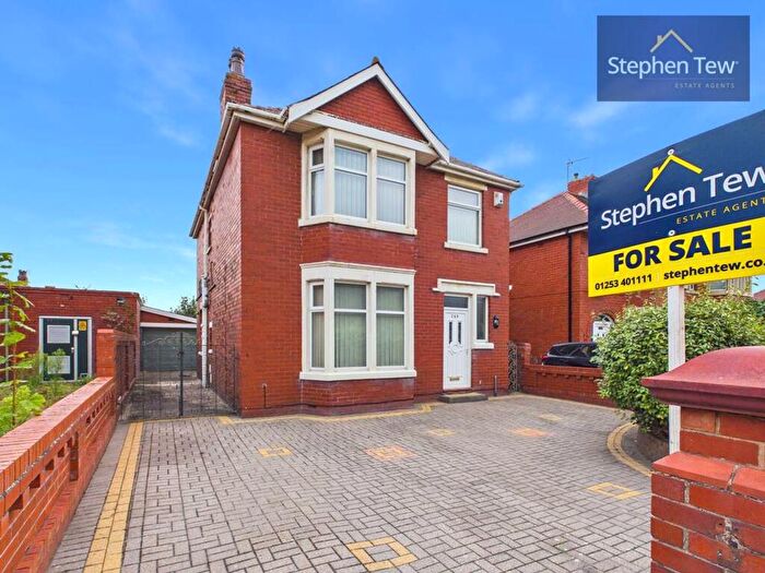 3 Bedroom Detached House For Sale In Squires Gate Lane, Blackpool, FY4
