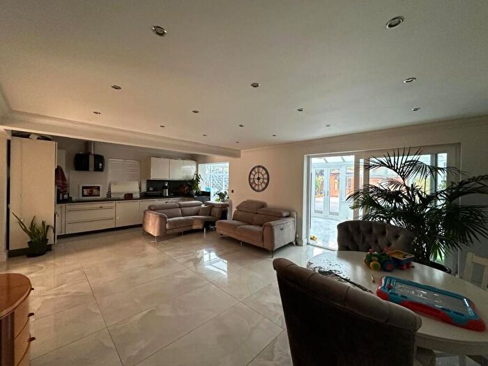 5 Bedroom Detached House To Rent In North Street, Nazeing, Waltham Abbey, EN9