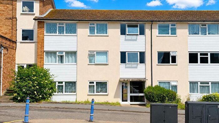 2 Bedroom Flat For Sale In Station Road, Cuffley, EN6