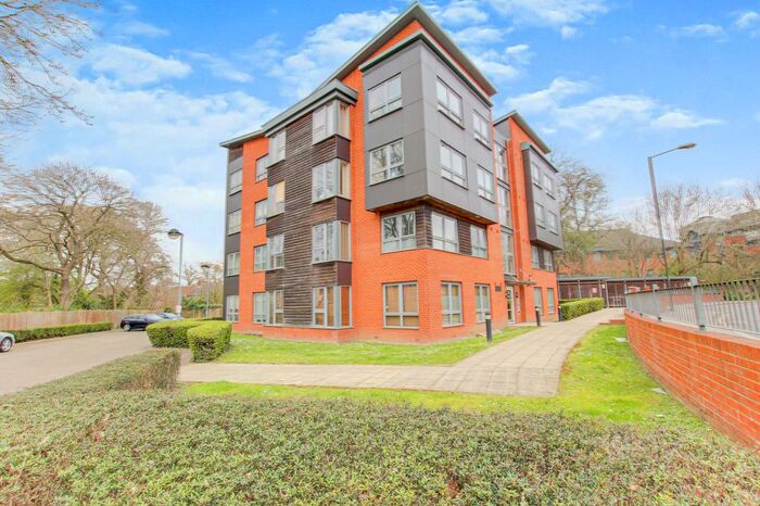 2 Bedroom Flat To Rent In Pegler Way, Old Meadow House Pegler Way, RH11