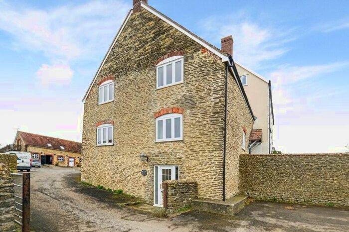 2 Bedroom Flat For Sale In West Stour, Gillingham, Dorset, SP8