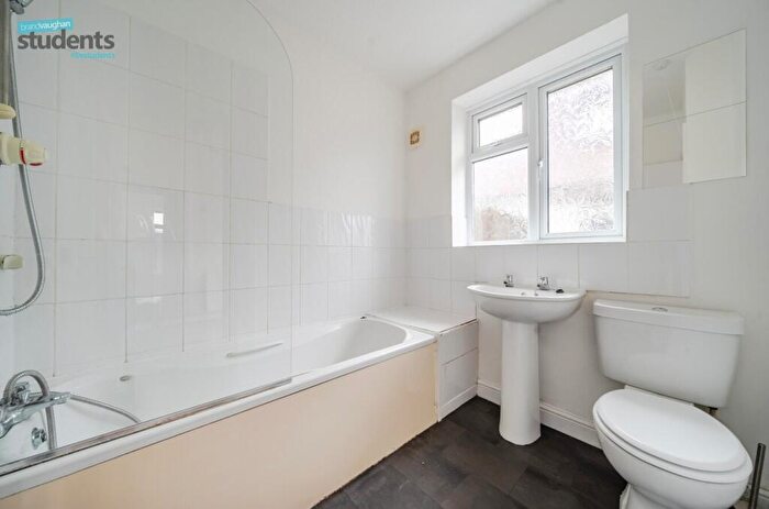 1 Bedroom Detached House To Rent In Bevendean Crescent, Brighton, East Sussex, BN2