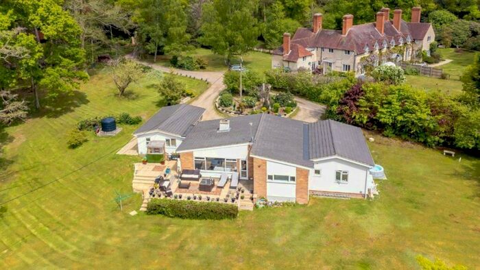 5 Bedroom Detached Bungalow For Sale In Brimpton Road, Baughurst, Hampshire, RG26