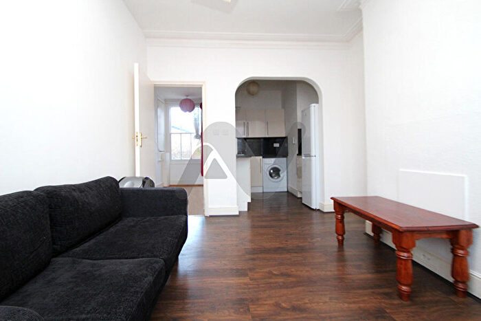3 Bedroom Flat To Rent In Grove Road, London, N15