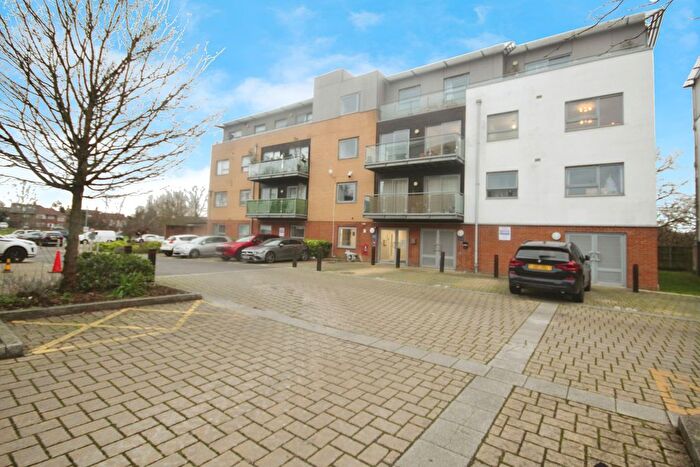 3 Bedroom Flat To Rent In Talbot Close, Mitcham, CR4