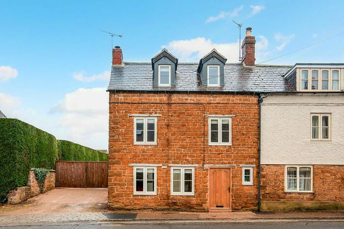 4 Bedroom Property To Rent In High Street, Deddington, Banbury, OX15