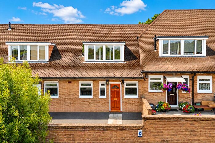 3 Bedroom Maisonette For Sale In How Wood, Park Street, St. Albans, Hertfordshire, AL2