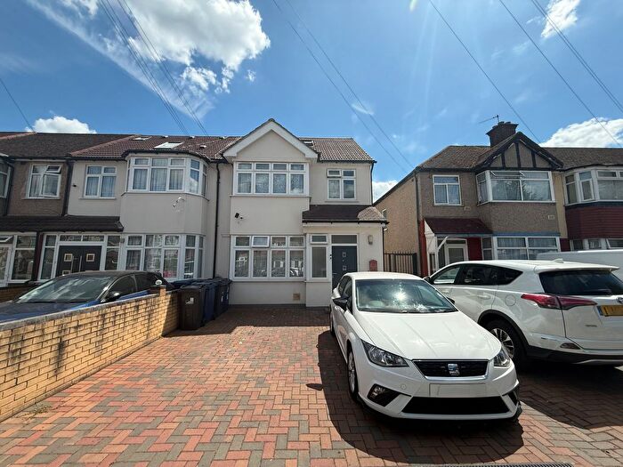 2 Bedroom Flat To Rent In , Greenland Crescent, UB2