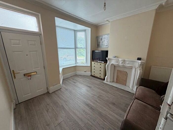 3 Bedroom Semi-Detached House To Rent In Yeomans Road, Sheffield, S6