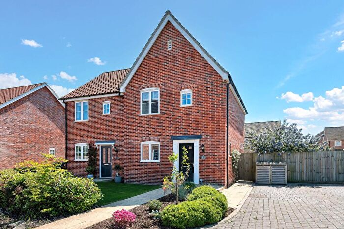 3 Bedroom Semi Detached House For Sale In Beale Road, Barrow, IP29