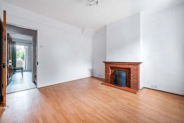 2 Bedroom Terraced House To Rent In Ludlow Road, Guildford, GU2
