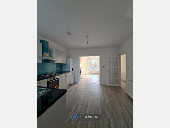 4 Bedroom Terraced House To Rent In Federation Road, London, SE2