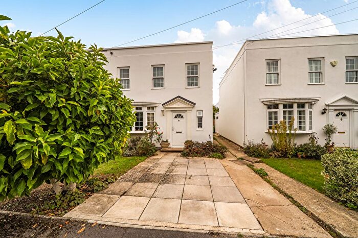 3 Bedroom End Of Terrace House For Sale In Queens Road, Cheltenham, GL50