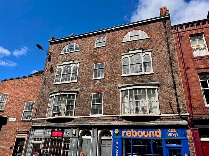 2 Bedroom Flat To Rent In Gillygate, York, YO31