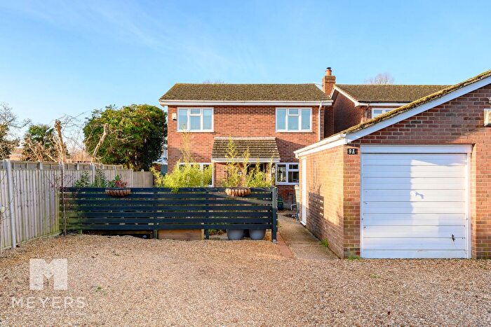 4 Bedroom Detached House For Sale In Farm Close, Ringwood, BH24