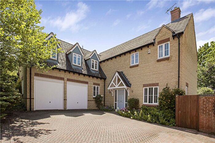 4 Bedroom Detached House For Sale In Simpsons Way, Kennington, Oxford, Oxfordshire, OX1