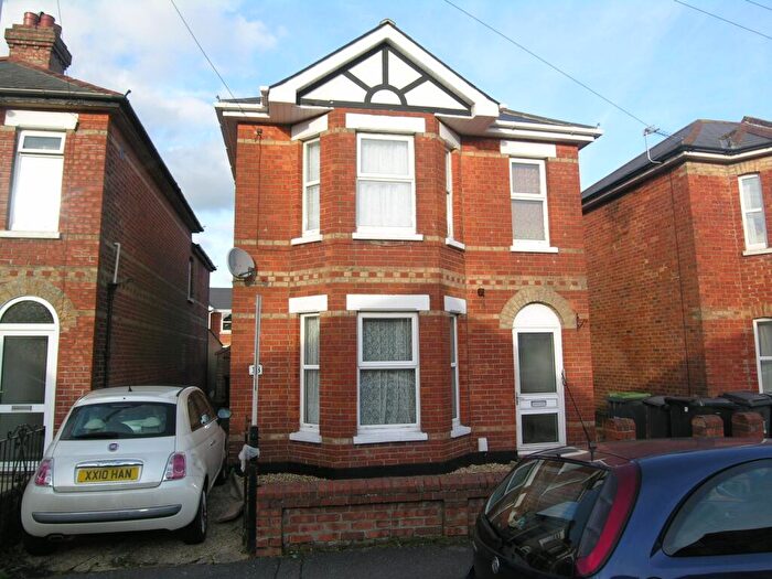 6 Bedroom House To Rent In Bedroom Detached House In Winton, BH9