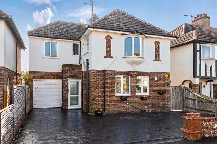 4 Bedroom Detached House For Sale In Malvern Close, Worthing, BN11