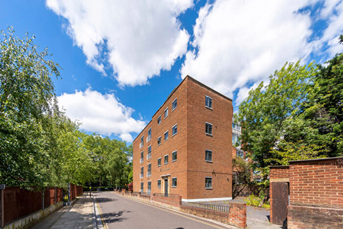 2 Bedroom Apartment For Sale In Highbury Grove, London, N5