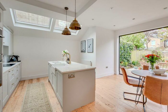 2 Bedroom Flat To Rent In Rocks Lane, SW13