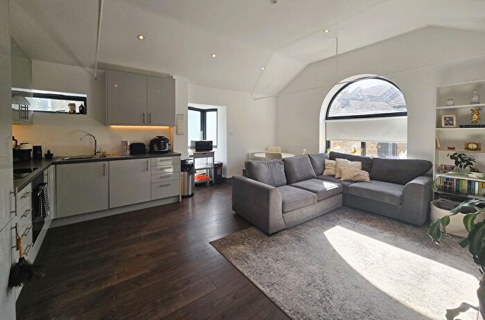 1 Bedroom Maisonette To Rent In Garratt Lane, London, SW17