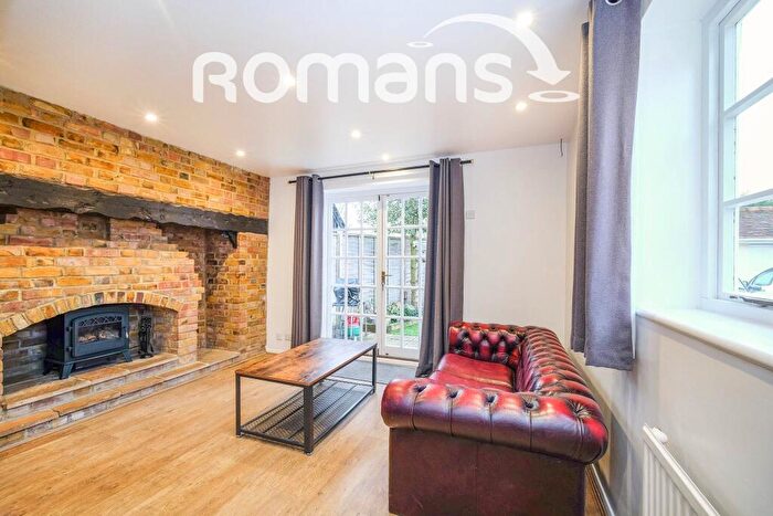2 Bedroom Cottage To Rent In Plough Road, GU46