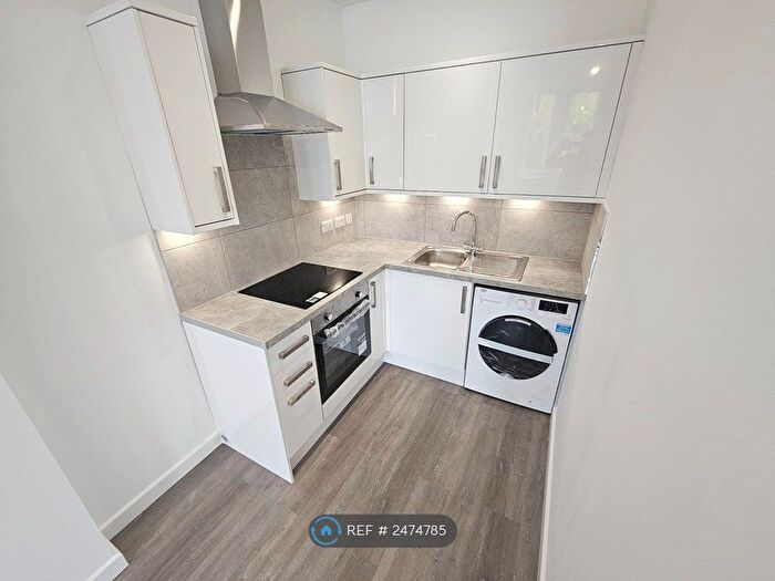 2 Bedroom Flat To Rent In Tollcross Road, Glasgow, G31