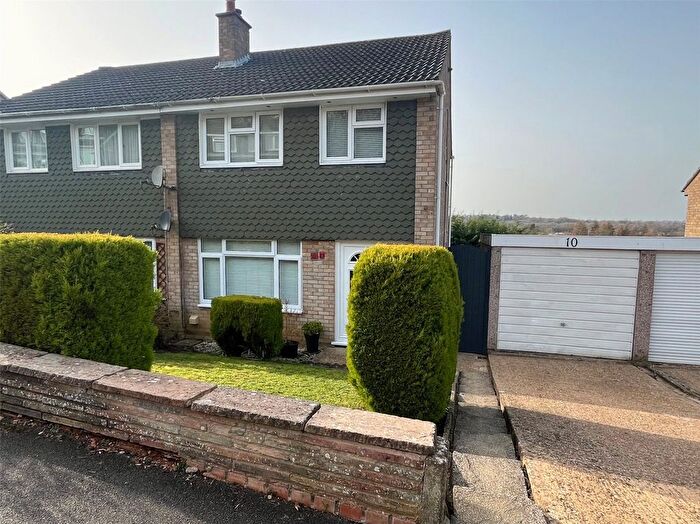 3 Bedroom Semi-Detached House For Sale In The Fairway, Daventry, Northamptonshire, NN11