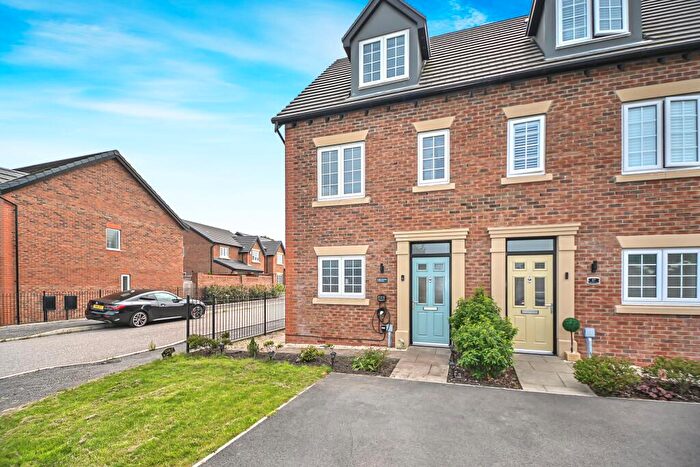 3 Bedroom Semi-Detached House For Sale In Watergate Close, Westhoughton, Bolton, BL5