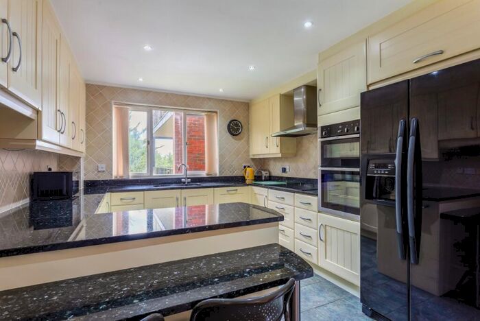 3 Bedroom Duplex To Rent In Landscape Road Warlingham, CR6