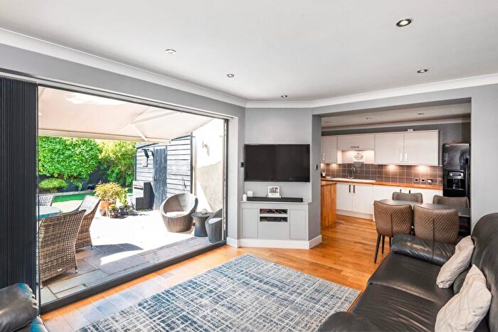 4 Bedroom Maisonette For Sale In Harding Road, Bexleyheath, DA7