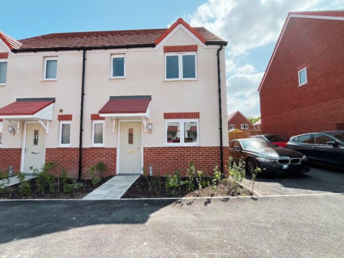 3 Bedroom Semi-Detached House To Rent In Hockings Close, SP11