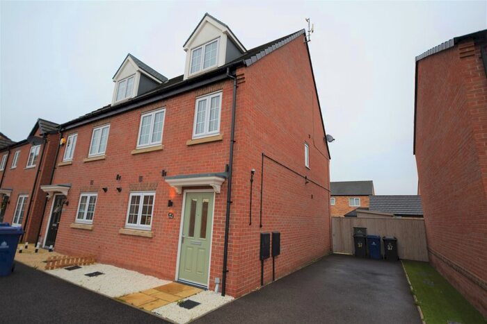 3 Bedroom Semi-Detached House To Rent In Insall Way, Auckley, Doncaster DN9